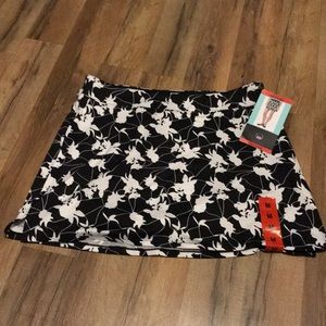 Athletic wear skirt/shorts combo